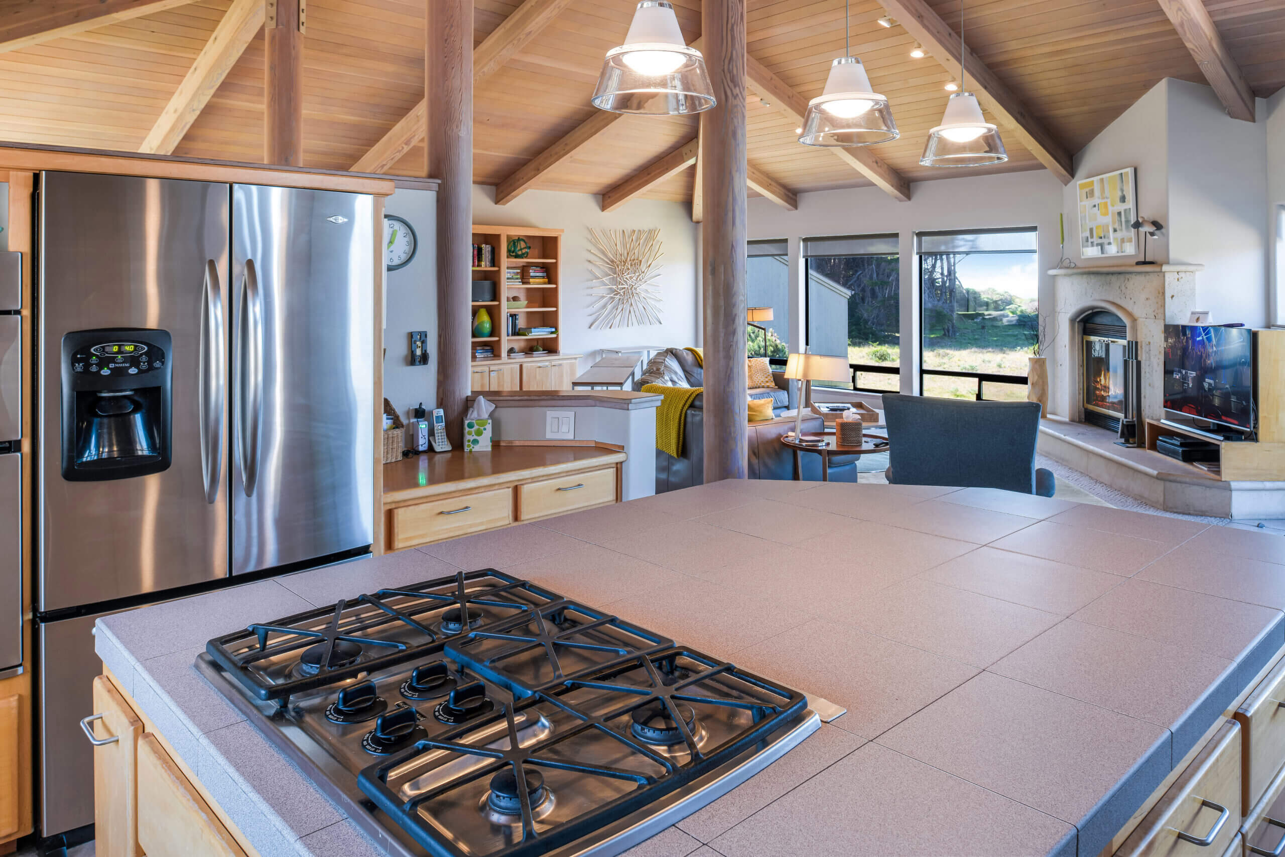 Oceanfront: Beach House kitchen3