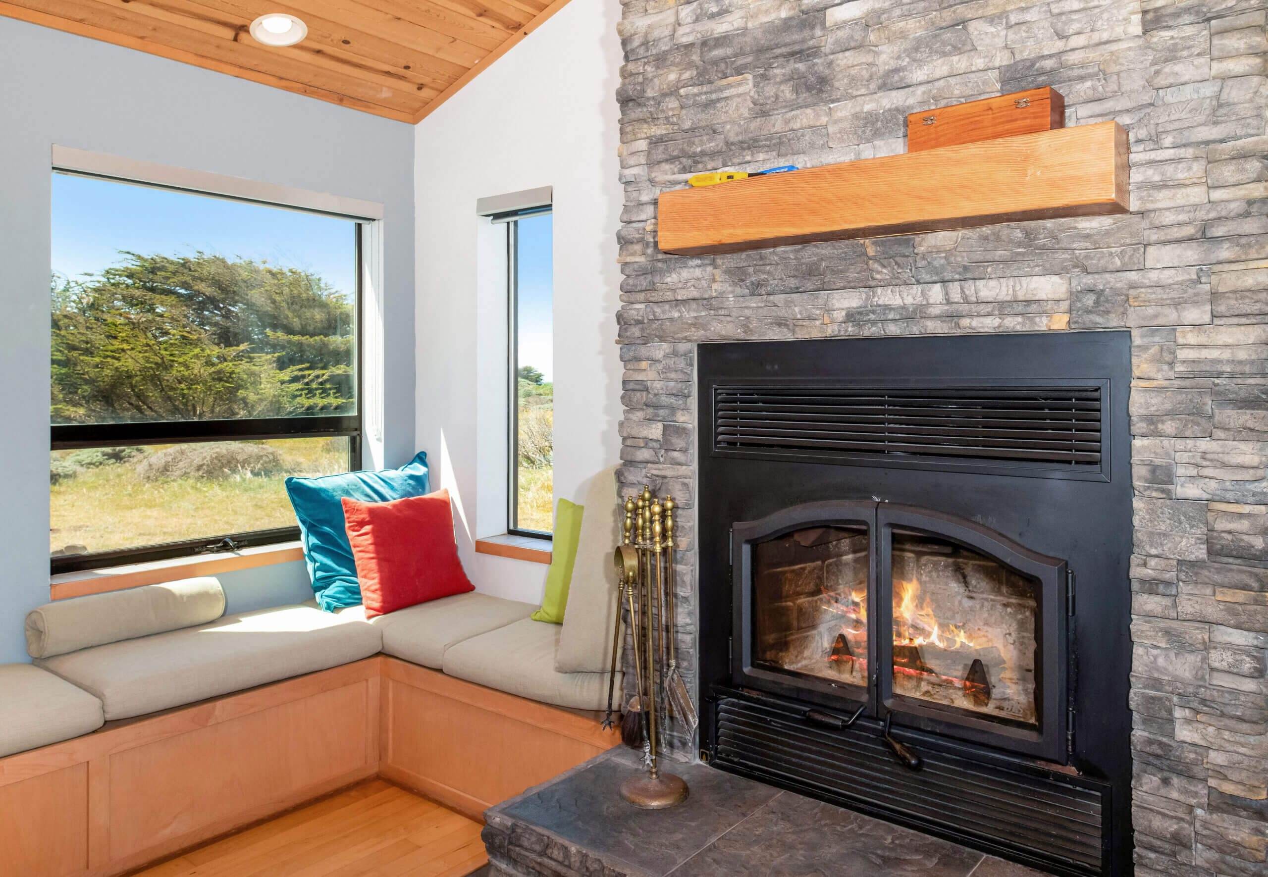 Bella Luna living room, fireplace, window seat with view of meadow