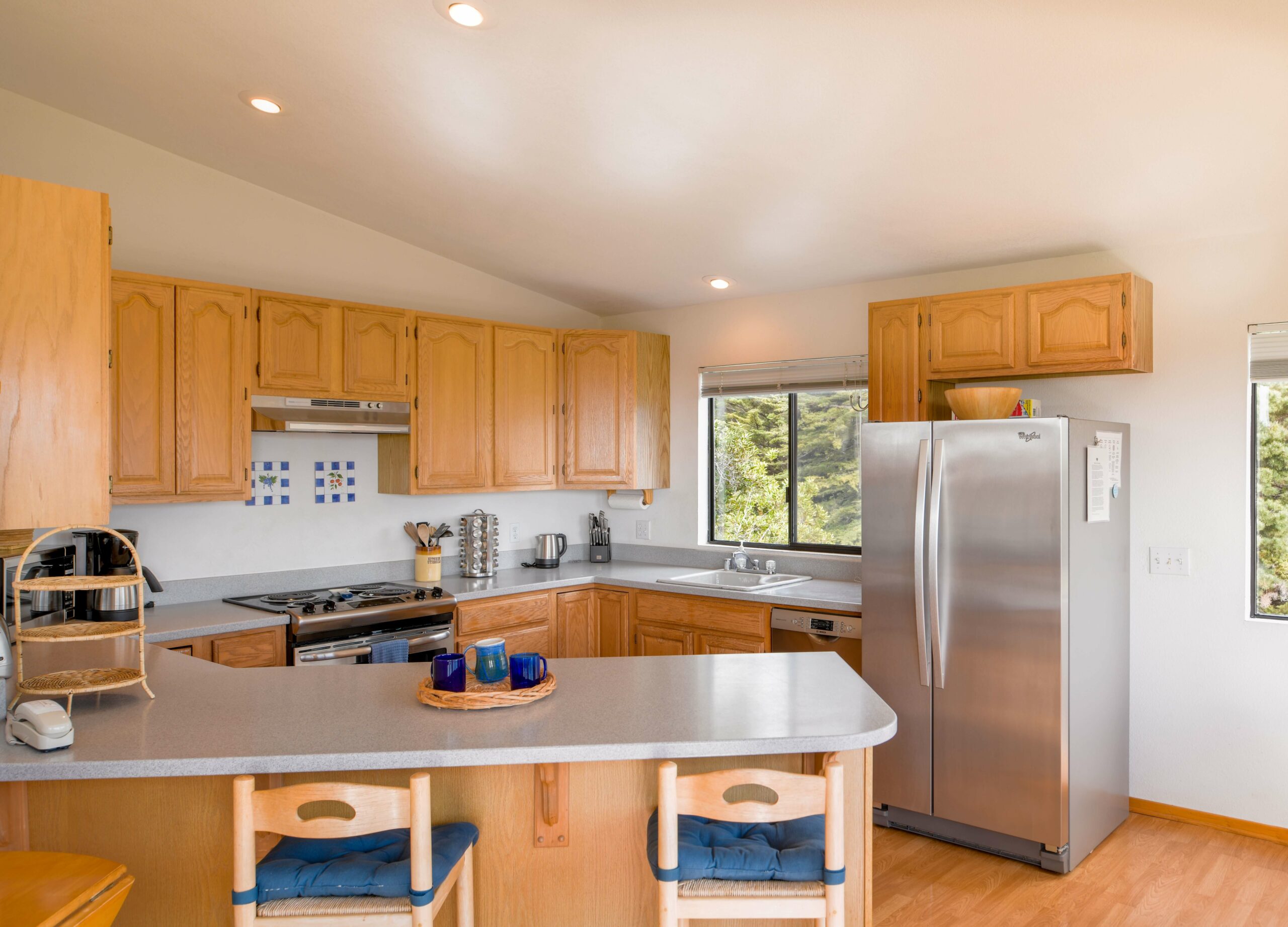 Mare Vista: kitchen with wood cabinets and breakfast bar.