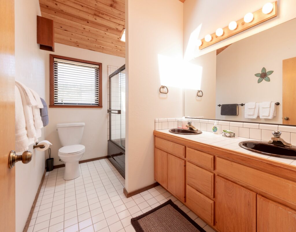 Cove Overlook: full bathroom with tub/shower wiht wood ceilings