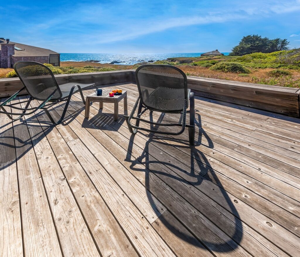 Cove Overlook: wooden deck looking out to the ocean